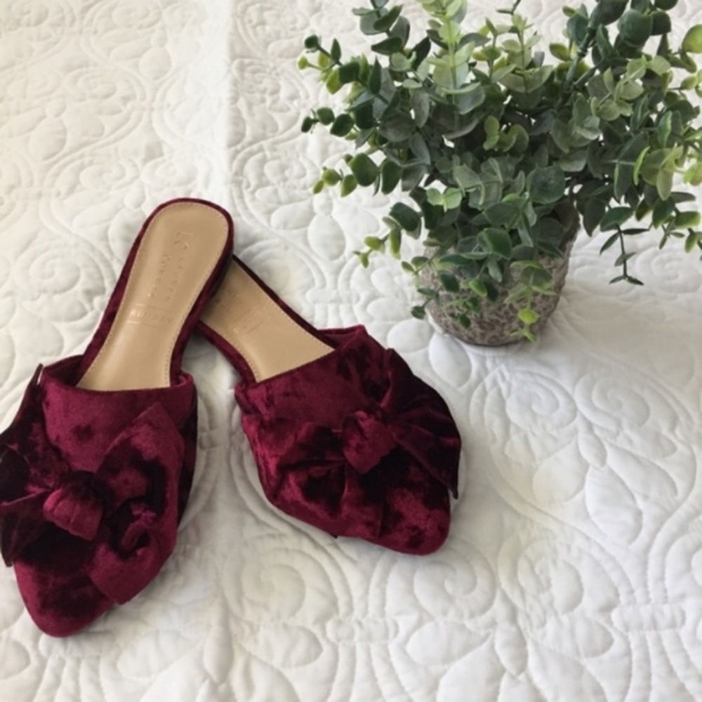 FLASH SALE! LC Lauren Conrad Crushed Velvet Mules - Picture 1 of 6